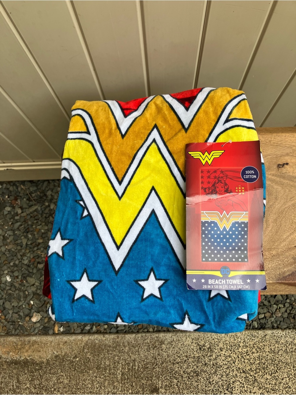 Wonder Woman Beach Towel DC comics NWT - Picture 2 of 5